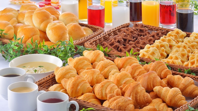 【1泊朝食付】21時までレイトインOK♪自慢の朝食バイキングで大満足朝ごはん！